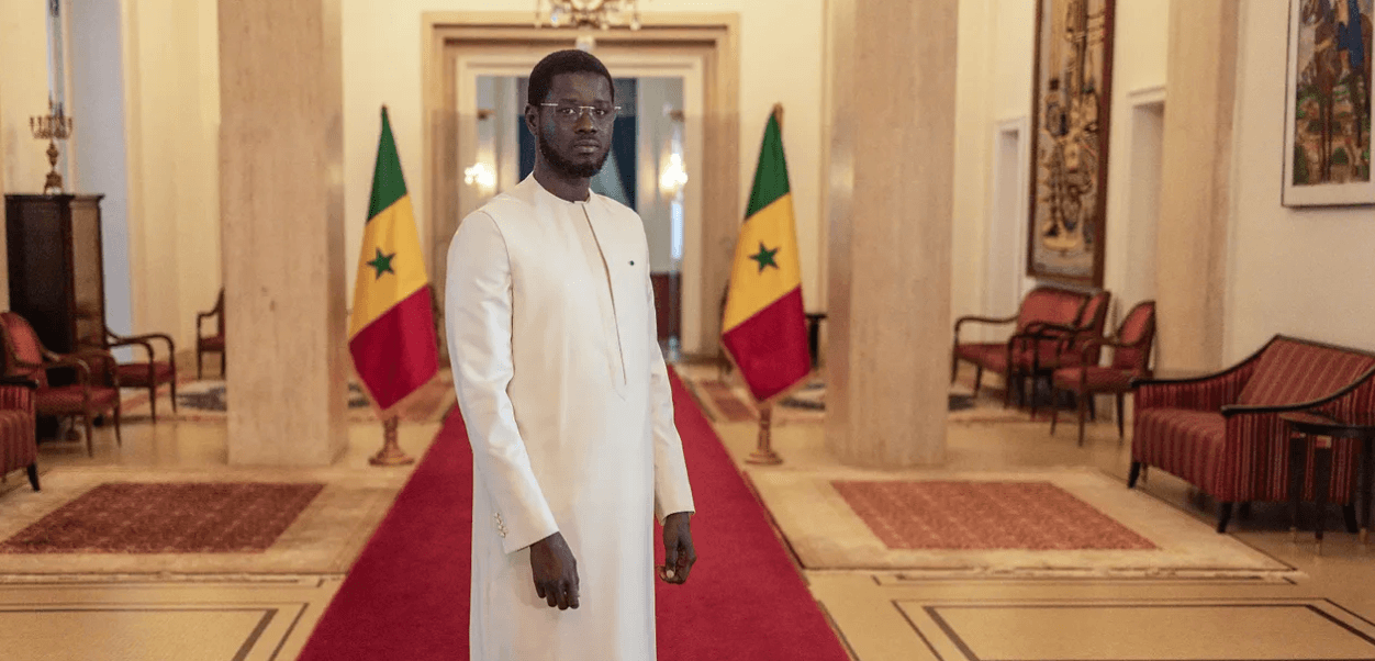 Dans une lettre Emmanuel Macron a reconnu le « massacre » des tirailleurs africains à Thiaroye en 1944. Le président Sénégalais Bassirou Diomaye FAYE souhait le départ des militaires français