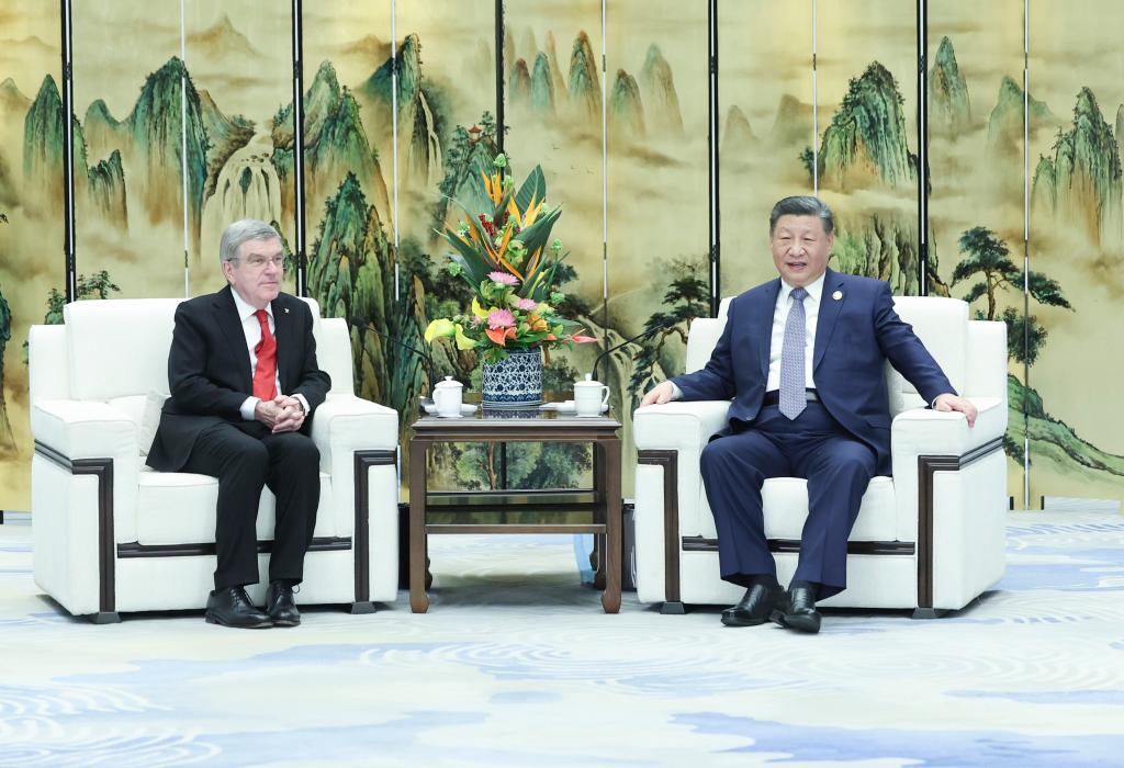 Xi Jinping : la Chine est prête à travailler avec le CIO pour promouvoir le Mouvement olympique