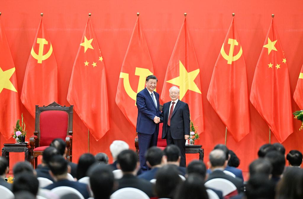 Urgent : Xi et les dirigeants vietnamiens rencontrent les représentants du Festival de l&rsquo;amitié entre les peuples Chine-Vietnam
