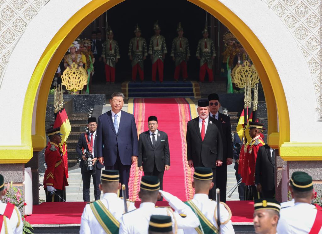 Xi appelle à des efforts conjoints pour bâtir une communauté de destin stratégique et de haut niveau Chine-Malaisie
