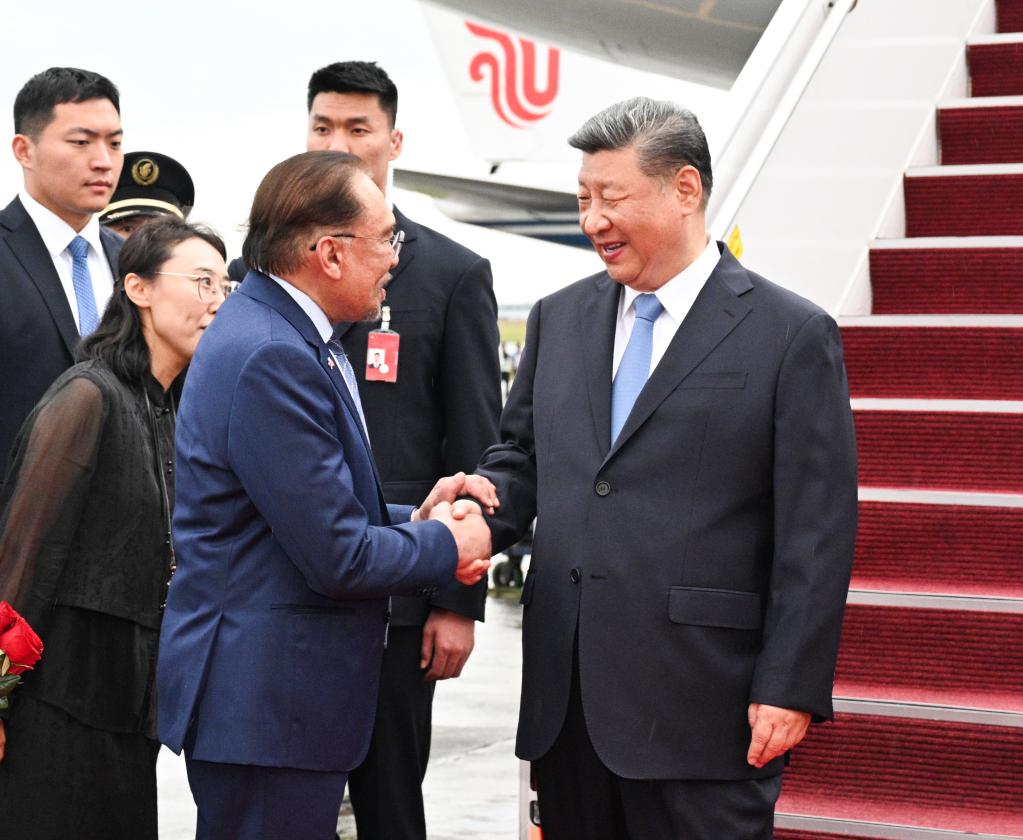 Xi Jinping arrive à Kuala Lumpur pour une visite d&rsquo;Etat en Malaisie