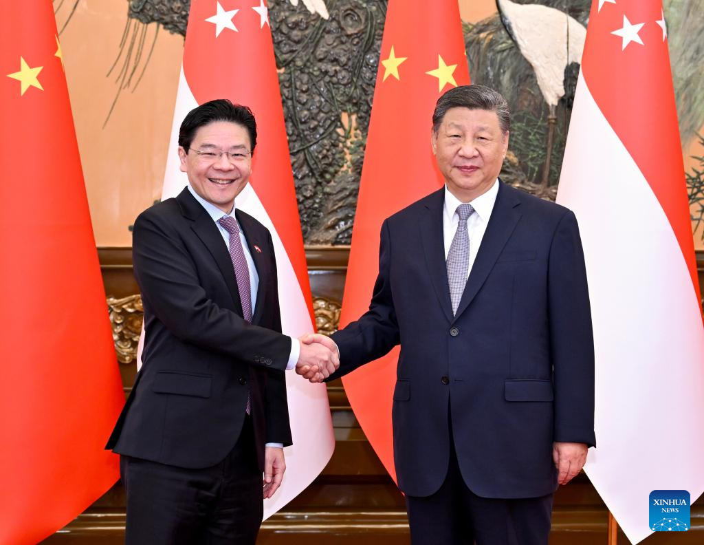 Xi Jinping rencontre le PM singapourien, appelant à renforcer la coopération Chine-Singapour