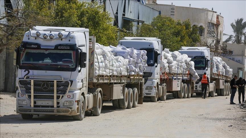 Égypte : un convoi humanitaire de 200 camions franchit la frontière vers Gaza
