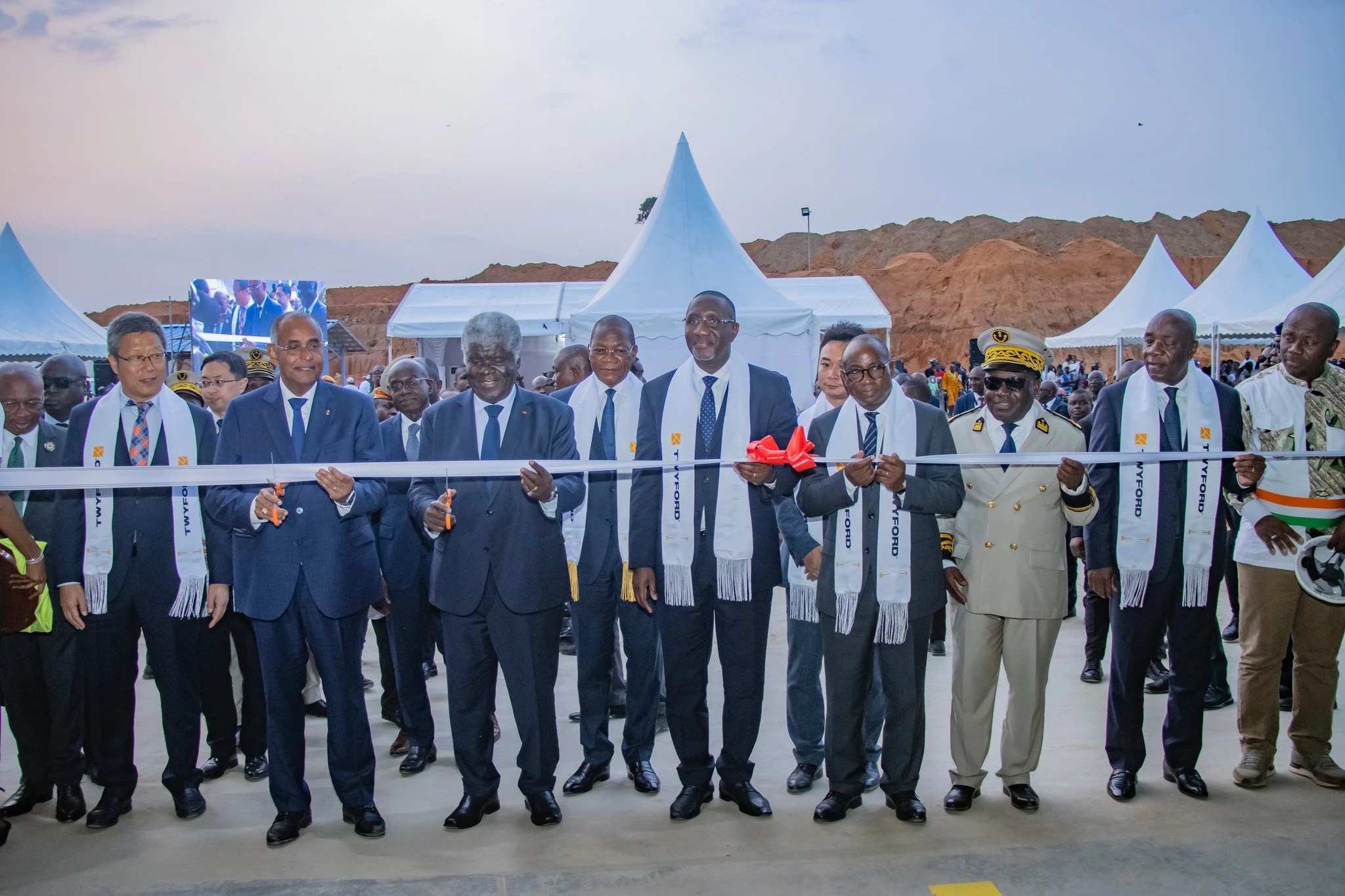 Côte d’Ivoire : inauguration de la première usine locale de carreaux à 30 milliards FCFA à Alépé