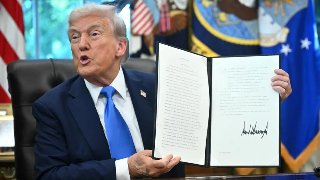 États-Unis :Trump instaure une taxe de 100.000 dollars sur les visas H-1B pour favoriser l’embauche d’Américains