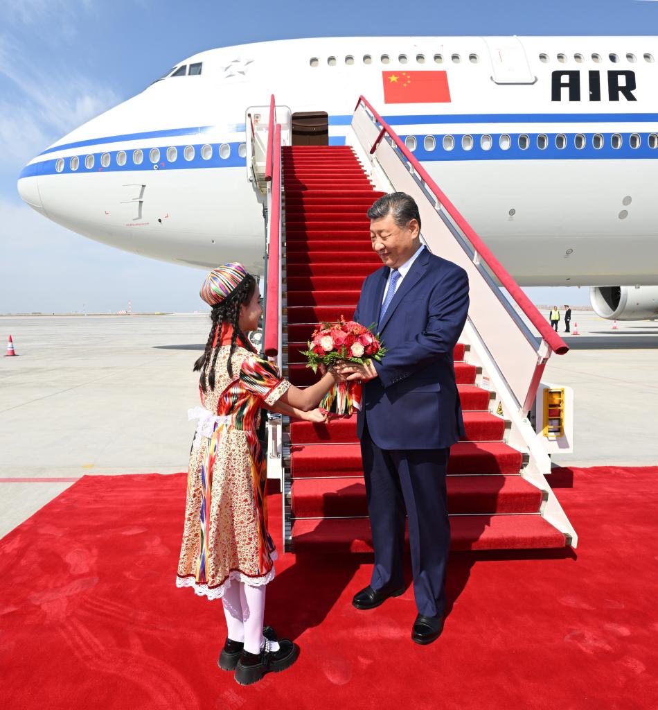 Xi Jinping conduit une délégation centrale à Urumqi pour les célébrations du 70e anniversaire de la fondation de la région autonome ouïgoure du Xinjiang