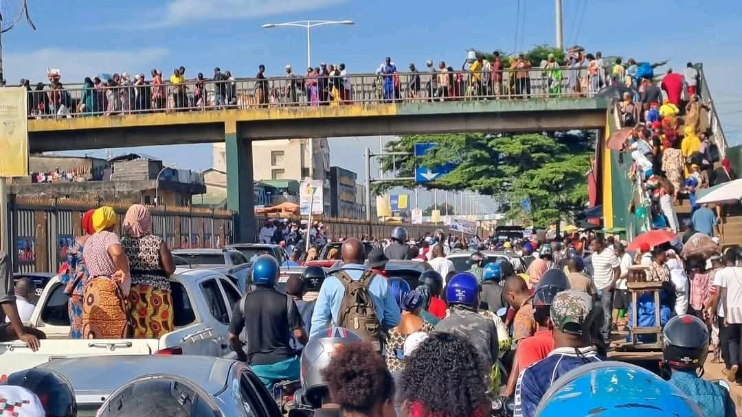  Conakry : mobilisation féminine à Madina Avaria pour soutenir une candidature de Mamady DOUMBOYA