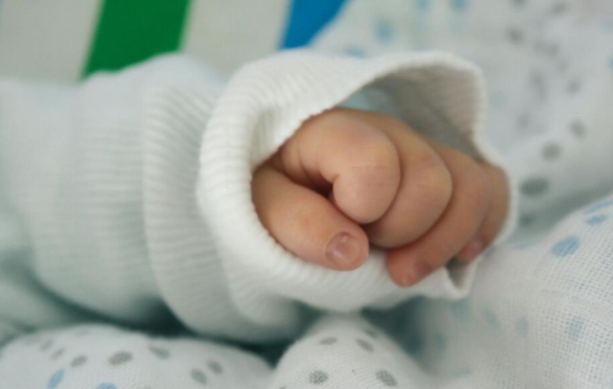 Elle pleurait pendant qu’il jouait à la console : 30 ans de prison pour un Américain qui a tué sa fille de deux mois