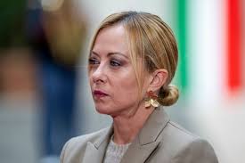Italie : le parti de Giorgia Meloni veut interdire le voile intégral dans les lieux publics