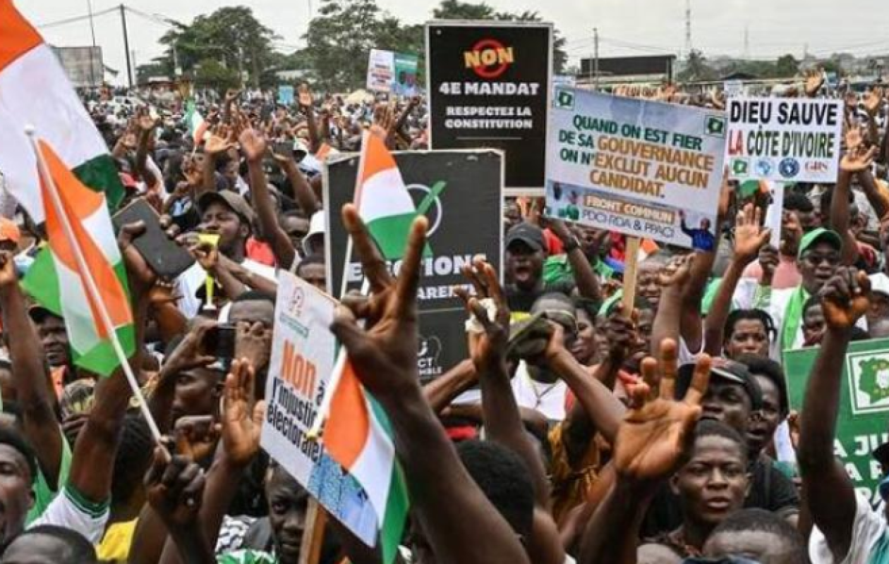 Présidentielle ivoirienne : le gouvernement interdit les manifestations pour deux mois, sauf pour les candidats en lice