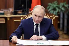 Russie : Poutine dénonce la « militarisation de l’Europe » et promet une riposte