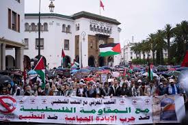 Rabat : des dizaines de milliers de Marocains marchent contre les « massacres » à Gaza et dénoncent la normalisation avec Israël