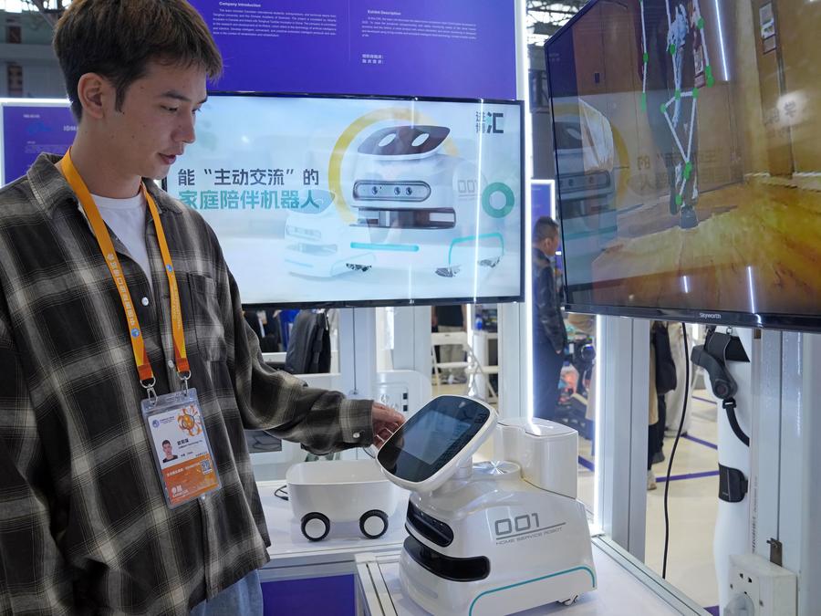 Économie et vie | Des produits adaptés aux seniors attirent les visiteurs à la 8e CIIE