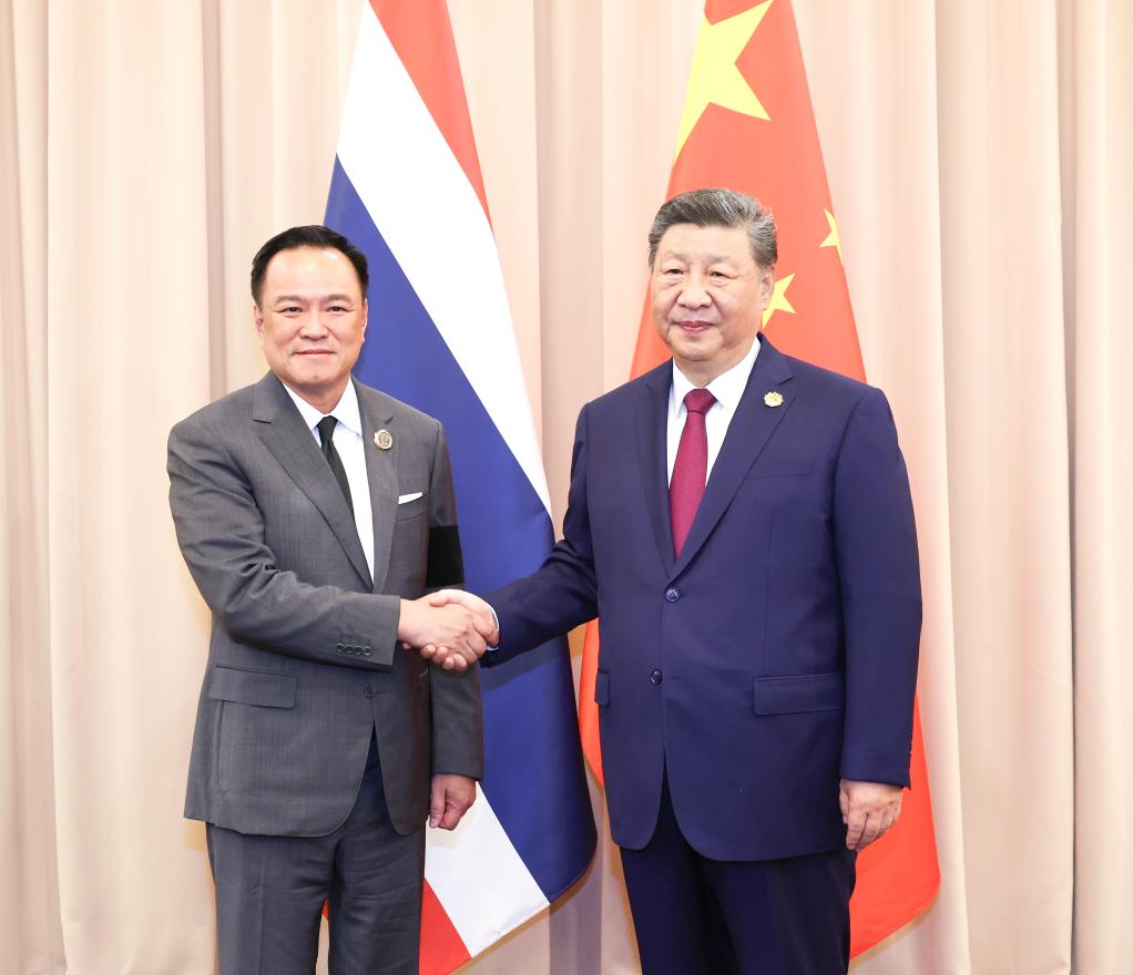 Xi affirme que la Chine est prête à renforcer la synergie de ses stratégies de développement avec la Thaïlande et à partager son expérience de développement dans cette nouvelle ère