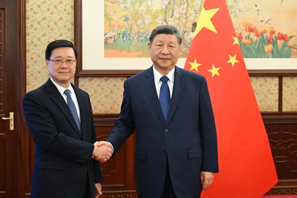 Xi Jinping entend le rapport du chef de l&rsquo;exécutif de la RAS de Macao.
