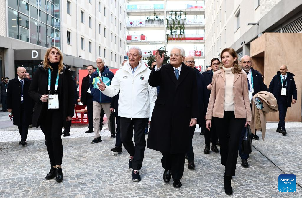 Le président italien visite le village olympique en prévision des Jeux olympiques d&rsquo;hiver de Milan-Cortina 2026.