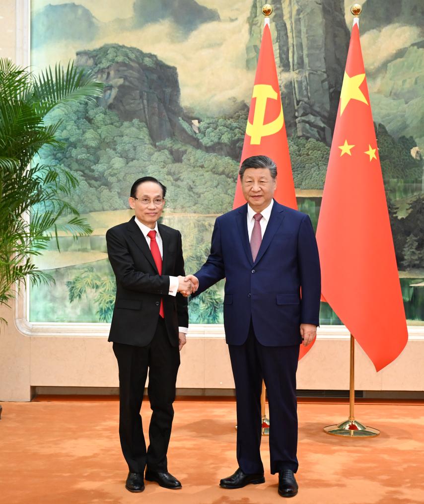 Xi affirme que la Chine a toujours accordé une grande importance à ses relations avec le Vietnam.