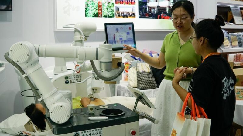 (Table ronde économique de la Chine) La consommation de services dépasse celle de biens alors que le marché chinois de la consommation entre dans une nouvelle phase (experts)